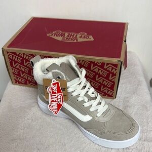 NWT Vans ultrarange boots